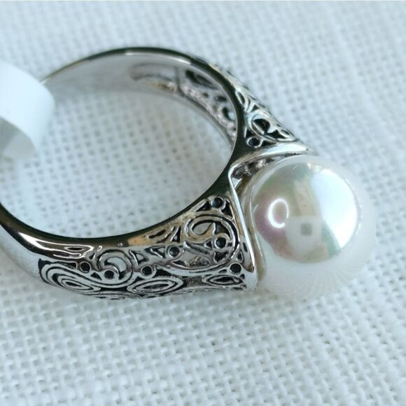 NWT White shell pearl filigree cocktail ring size 8 - Picture 5 of 6